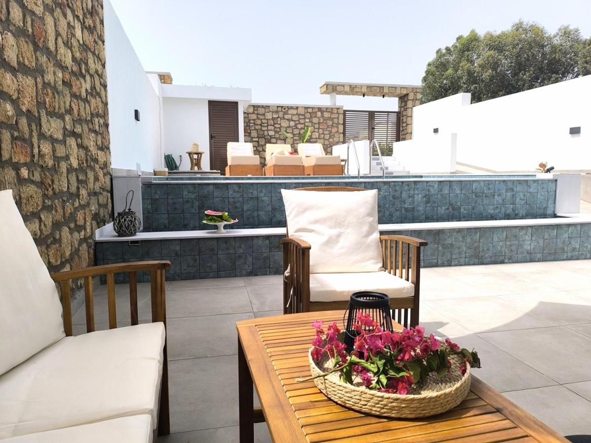 Hotel Valantinas & Mannouel Lardos Luxury Villas
