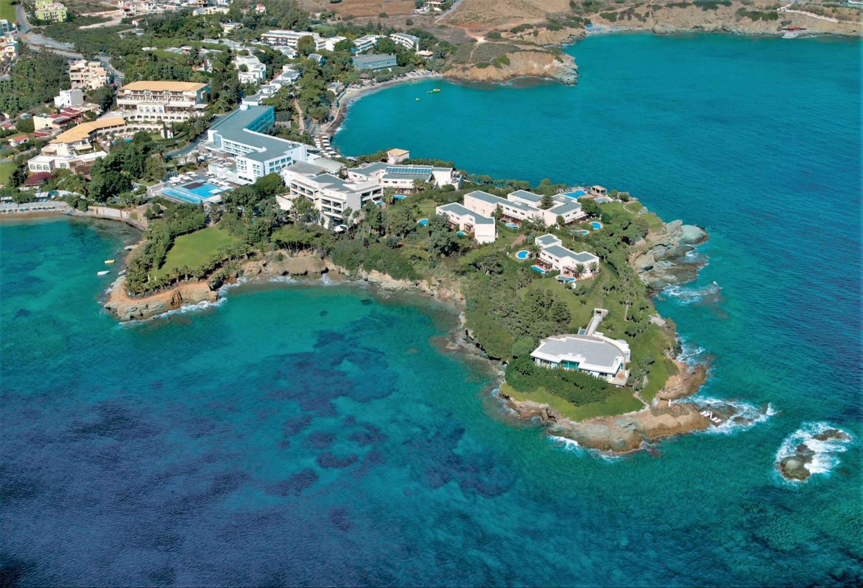 Hotel Out Of The Blue Resort & Spa