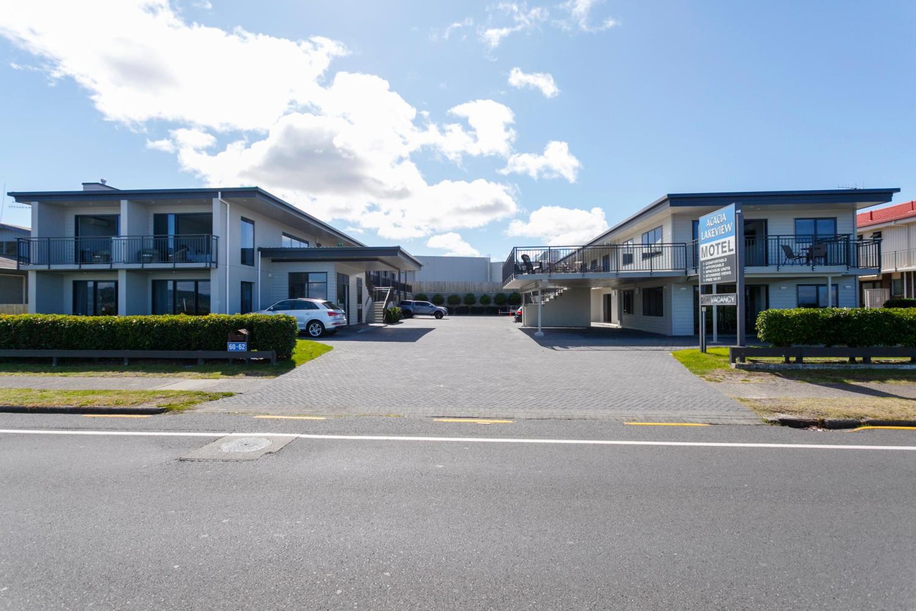 Hotel Acacia Lake View Motel