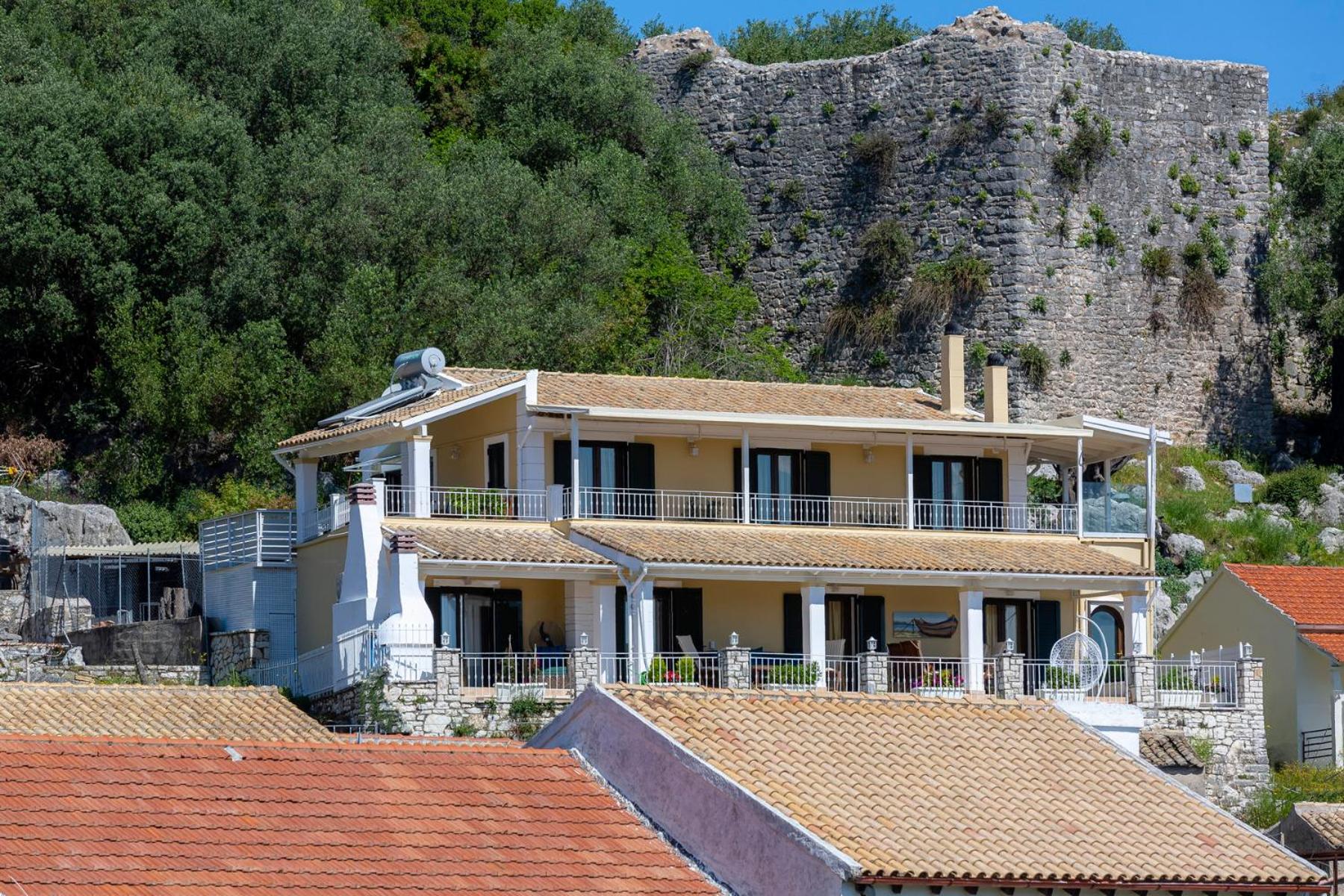 Hotel Solaris Methea- Luxury Central Villa By The Castle