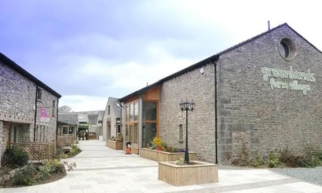 Hotel 4 Bed Luxury Lodge With Hot Tub Near Lake District
