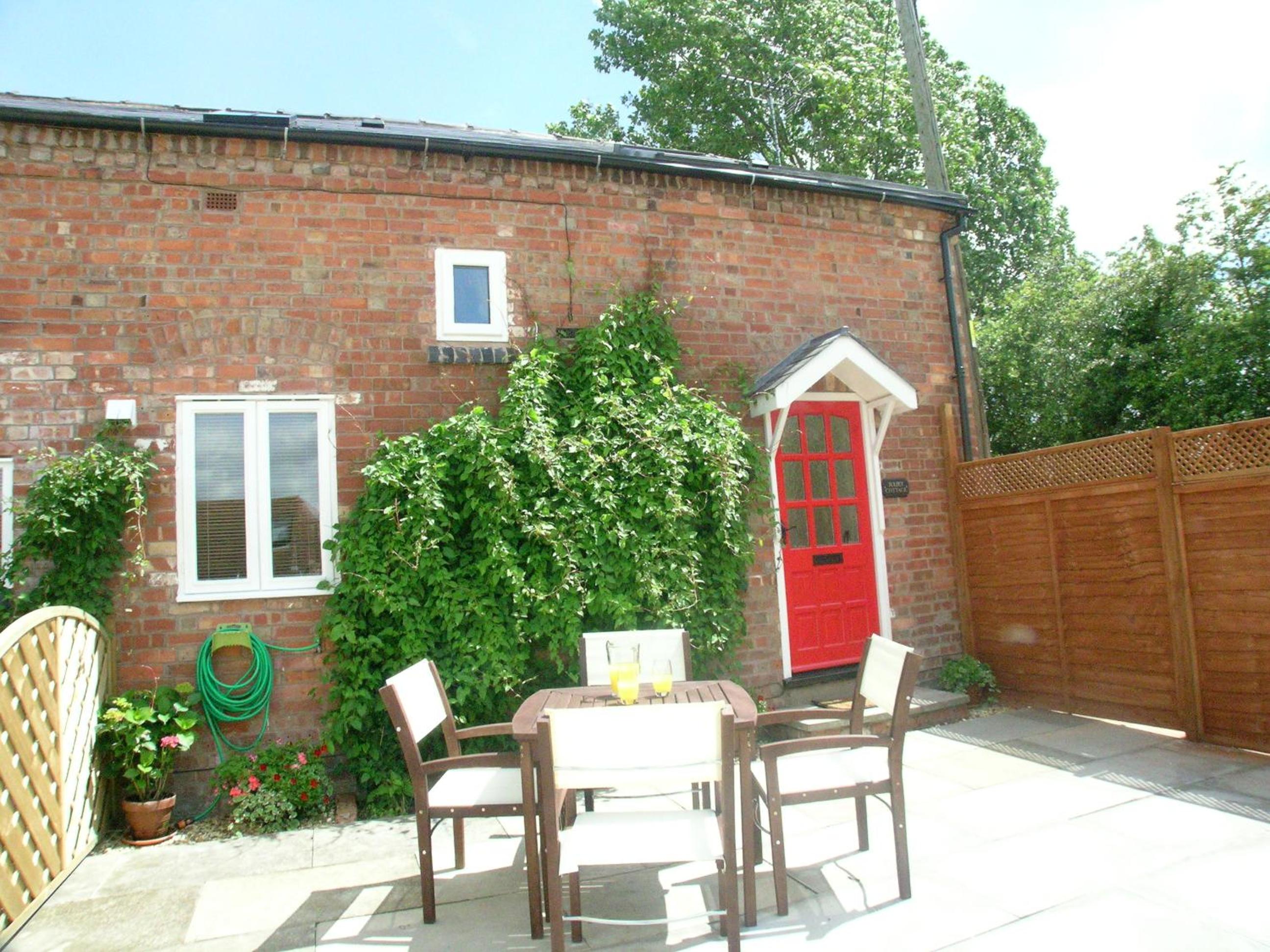 Hotel Juliet Cottage - Sleeps Up To 3 - Large Hot Tub