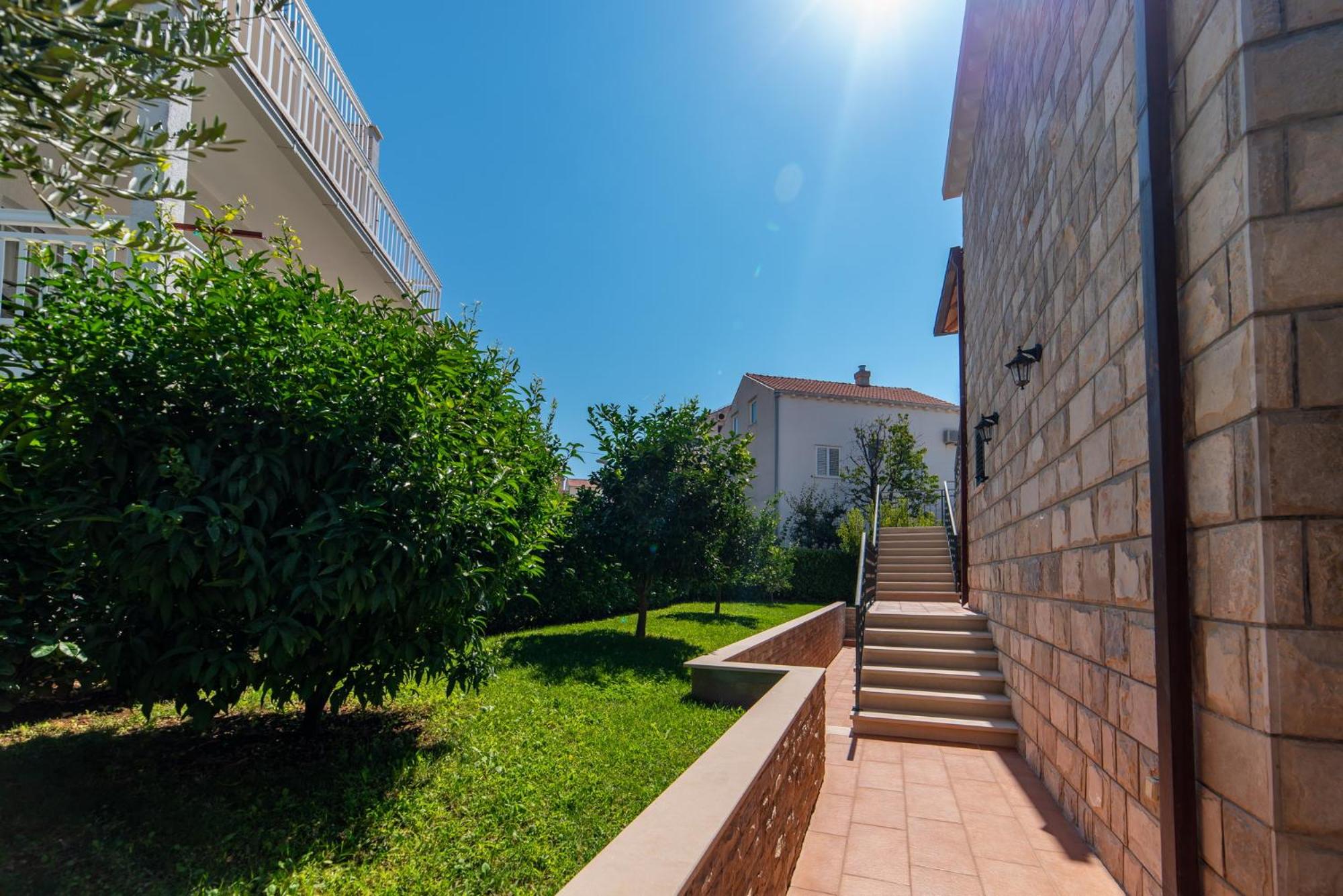 Hotel Apartments Sutalo