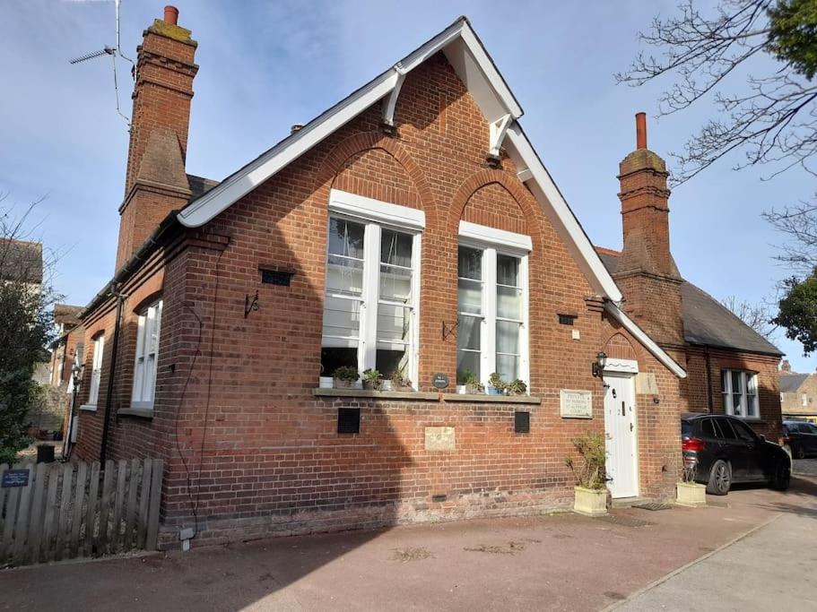 Hotel 2 The Old Schoolhouse: En-suite, Hot Tub, Parking, Pets