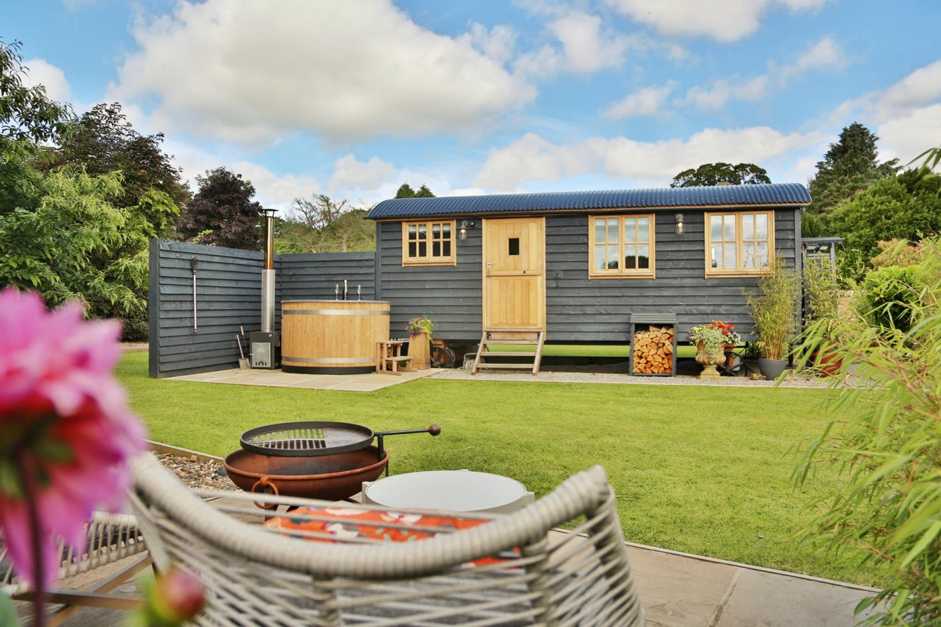 Hotel The Garden Rooms At Lonton - Luna