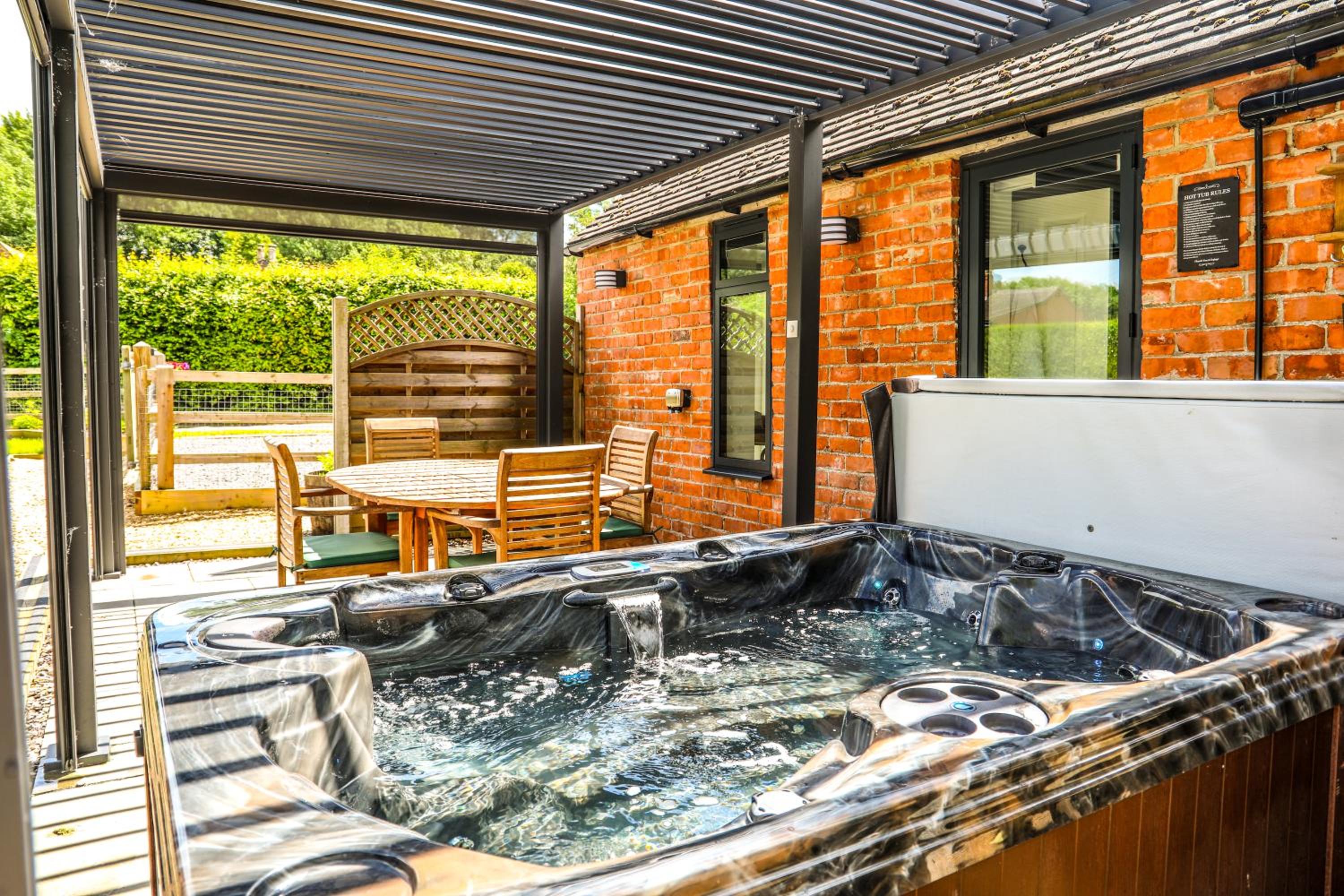 Hotel Cottage With Hot Tub - Near Cheltenham And Tewkesbury