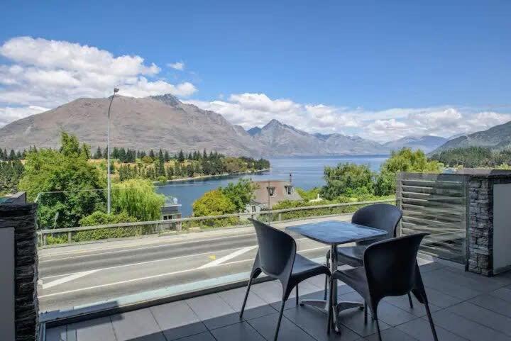 Hotel Luxury Lake View - 1 Bedroom