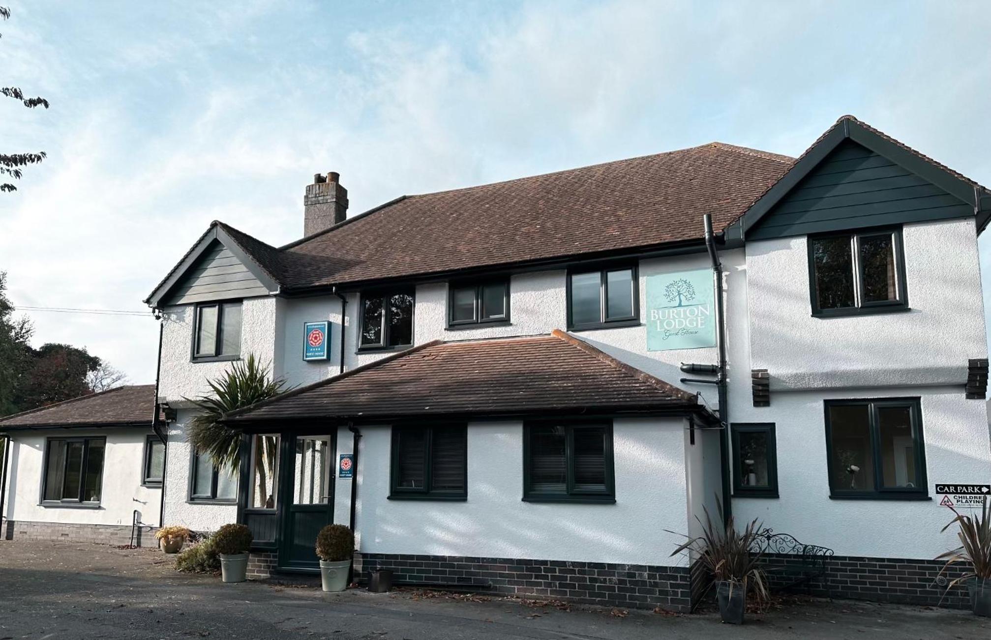 Hotel Burton Lodge Guest House & Spa