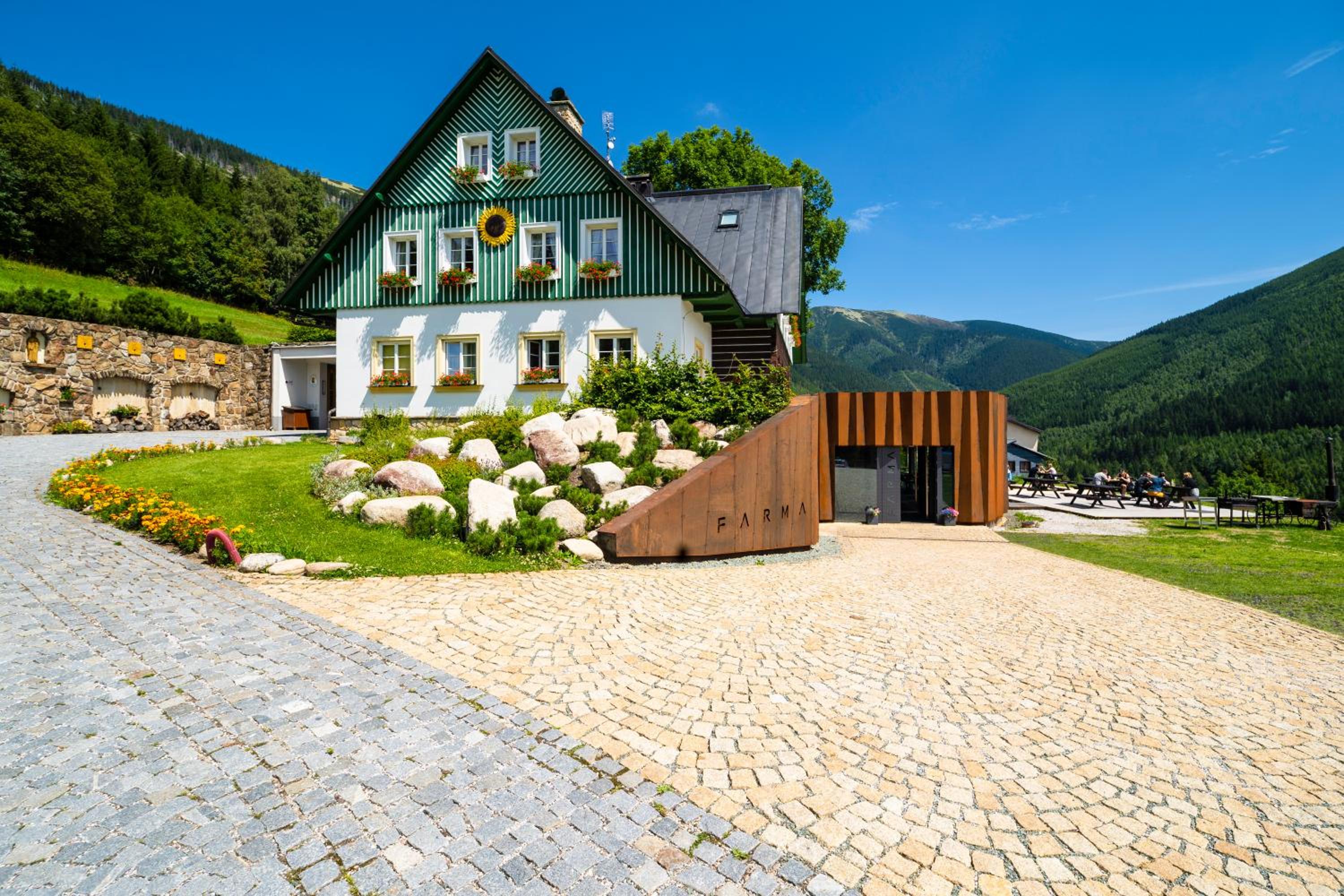 Hotel Pension Slunečnice & Restaurace Farma