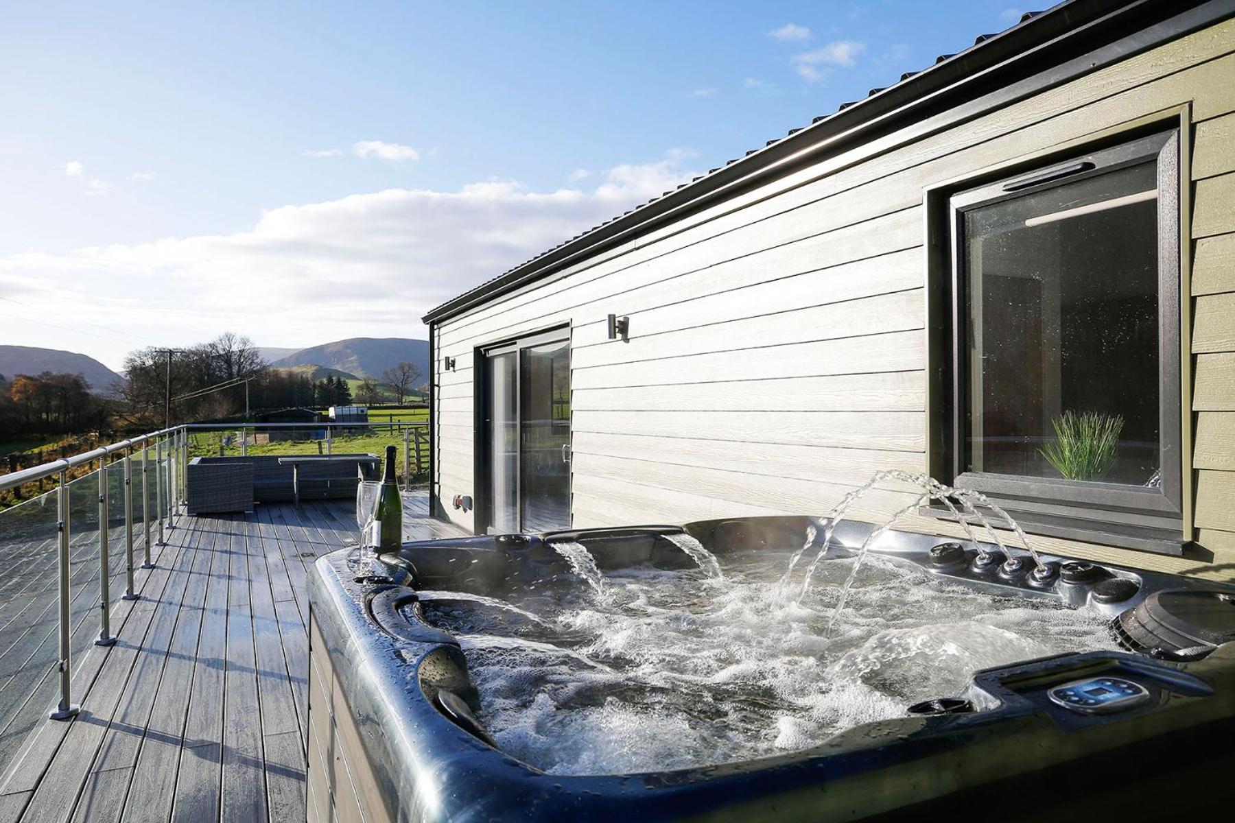 Hotel Castlehill Cabin With A Hot Tub