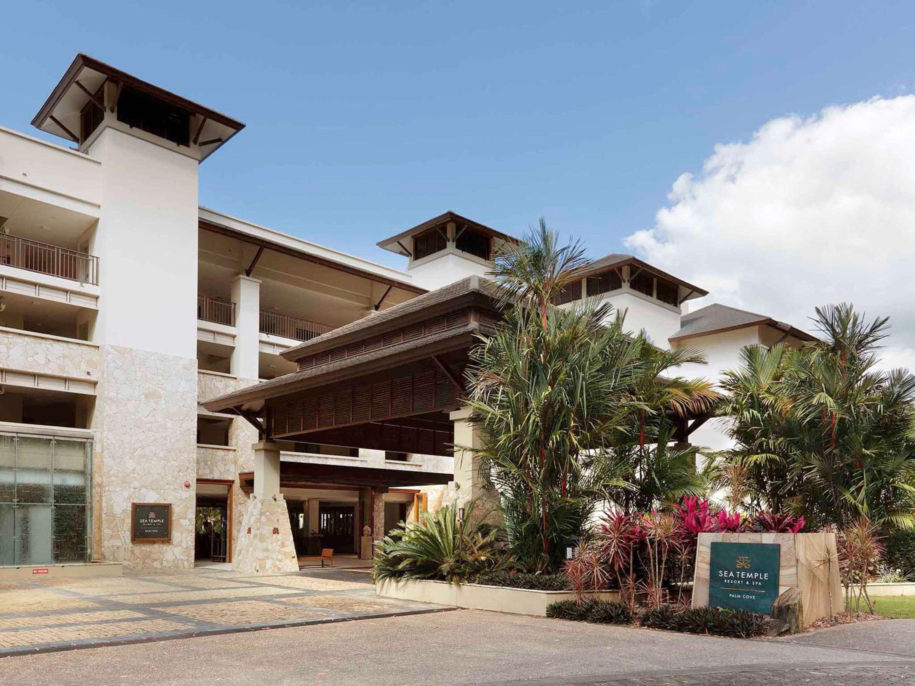 Hotel Pullman Palm Cove Sea Temple Resort and Spa