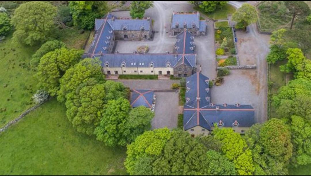 Hotel 7 Clos Na Feirme Four Bedroom House With Hot Tub