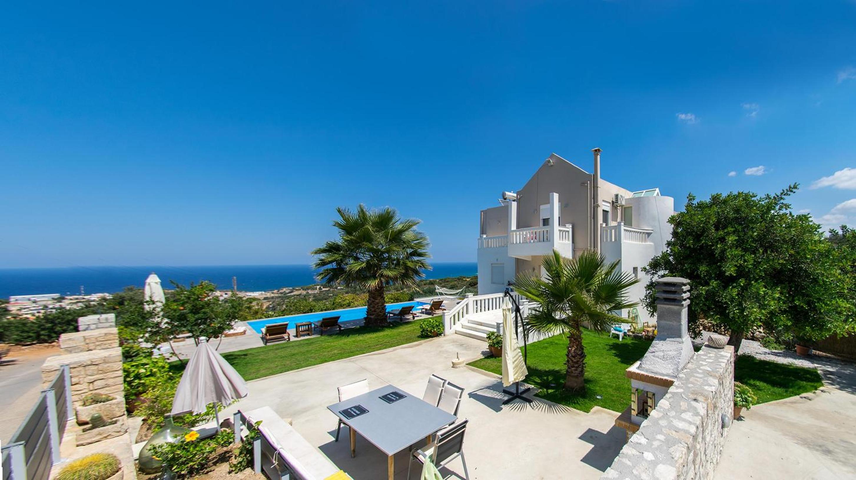 Hotel Villa Infinity, With Sea Views 1km From Beach
