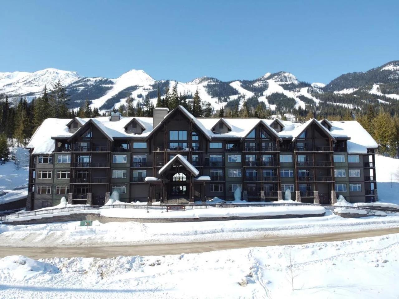 Hotel Fully Renovated Ski-in/out Loft with Private Hot Tub!