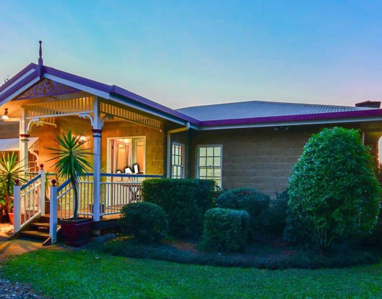 Hotel Lakefront Holiday Villa