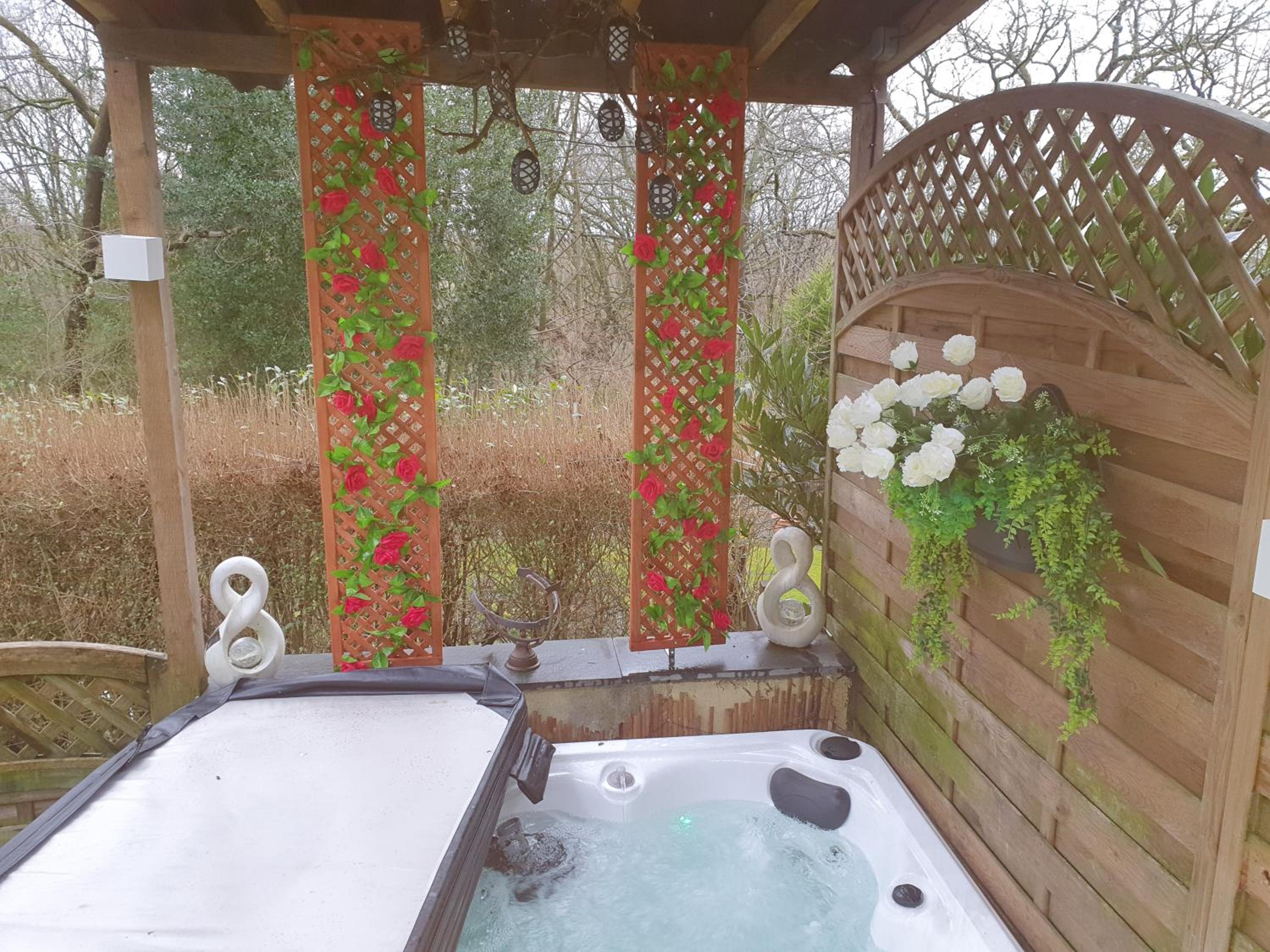 Hotel Luxury Unique Townhouse With Hottub & Pizza Oven