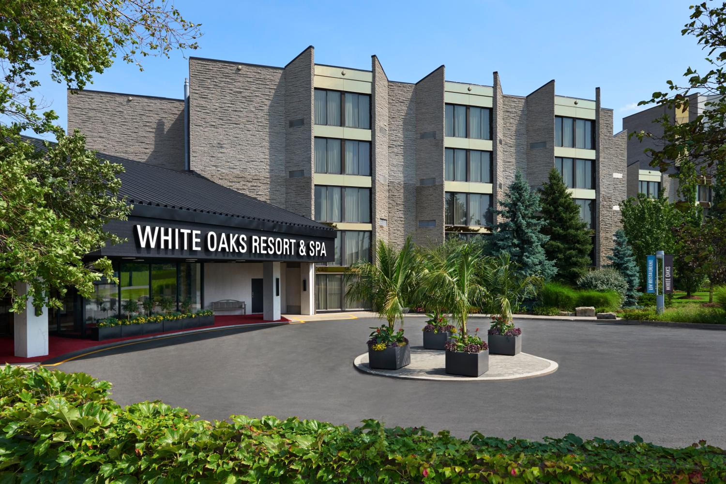 Hotel White Oaks Resort & Spa