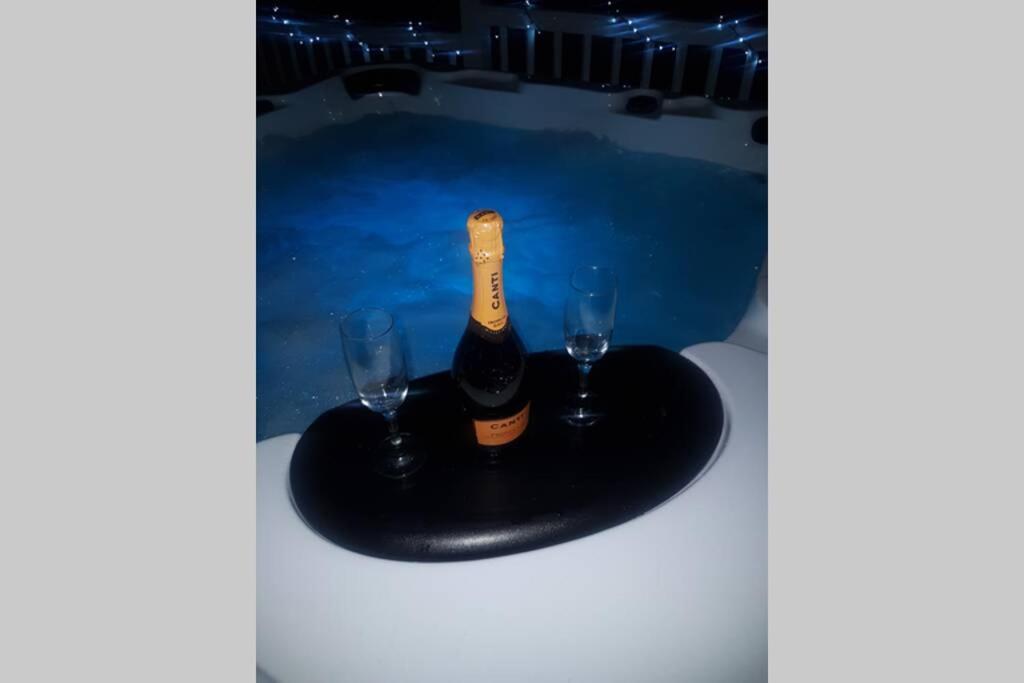 Hotel Hillingworth's Hot Tub Retreat