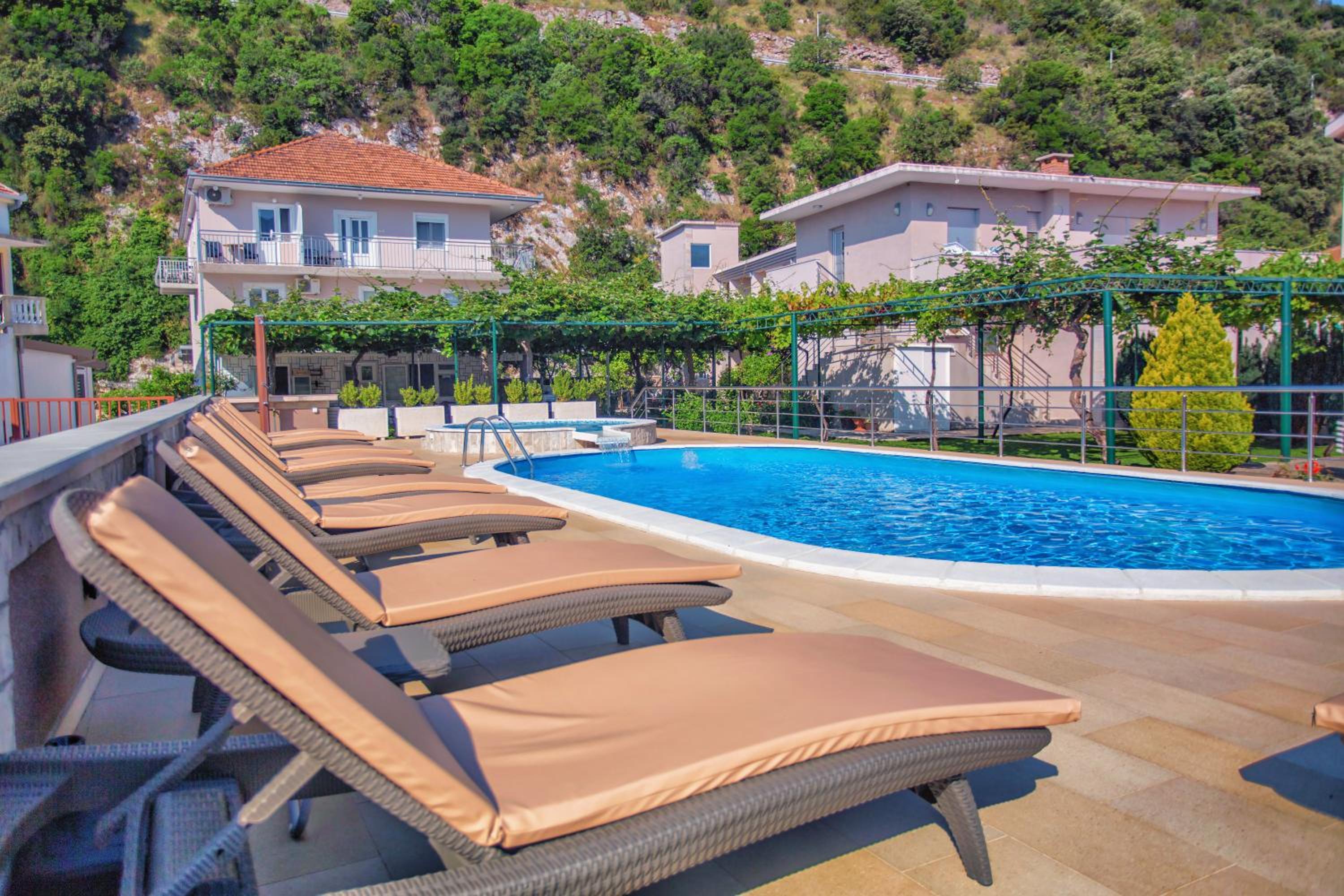Hotel Apartments Maxi Katić