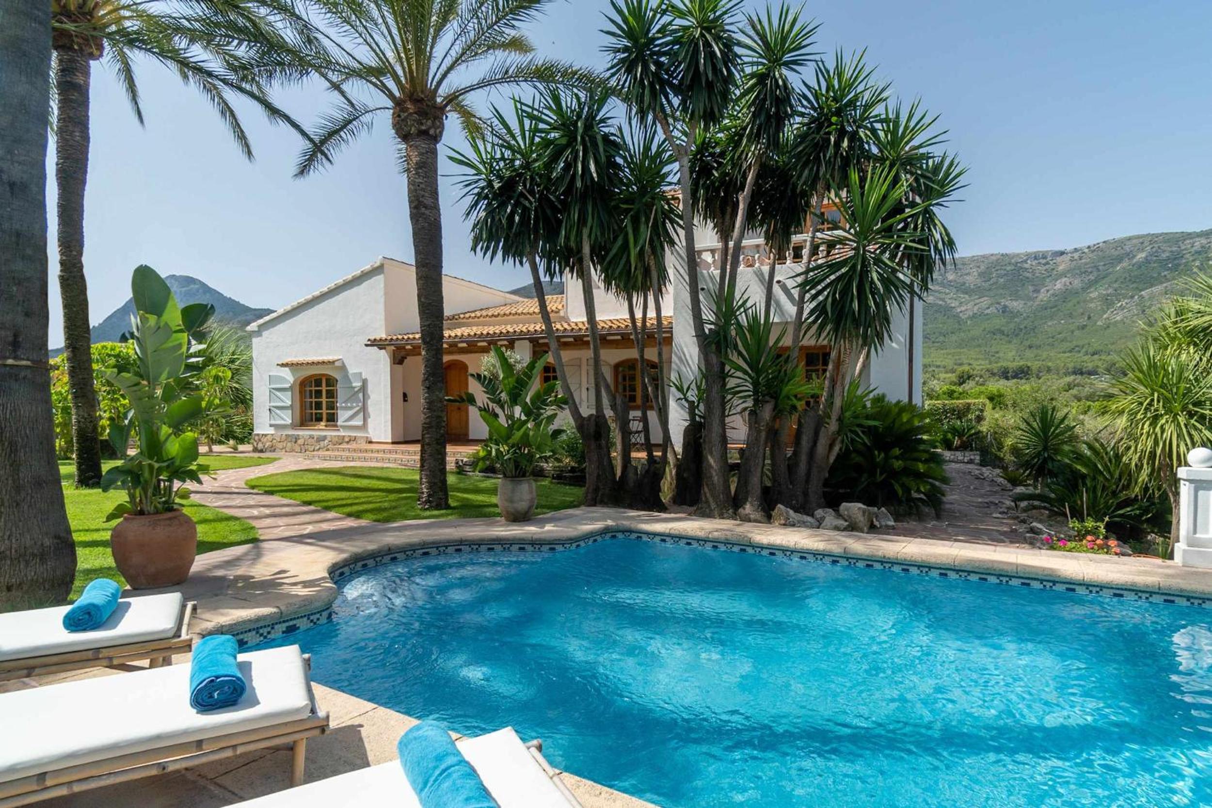 Hotel Villa Enri Dreamy Vacation Home Pool Jacuzzi