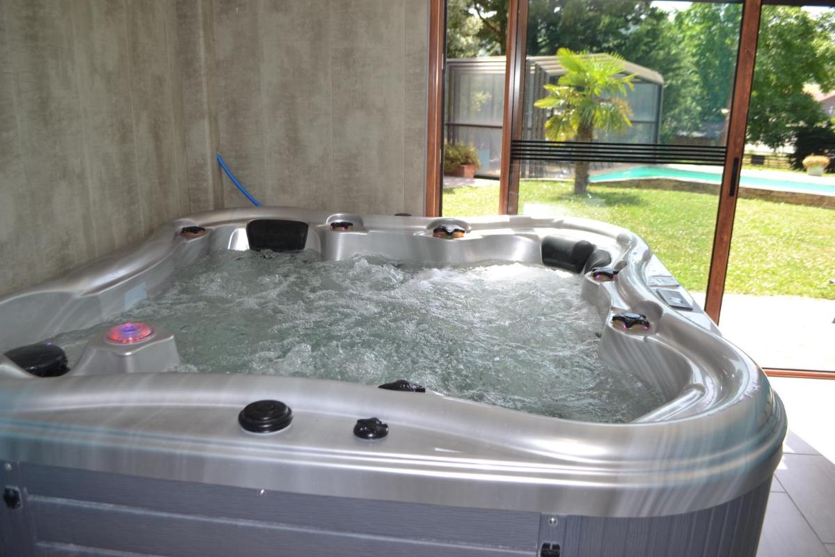 Hotel Maison 3 Chambres, 3 Sdb, Terrasse, Piscine, Spa