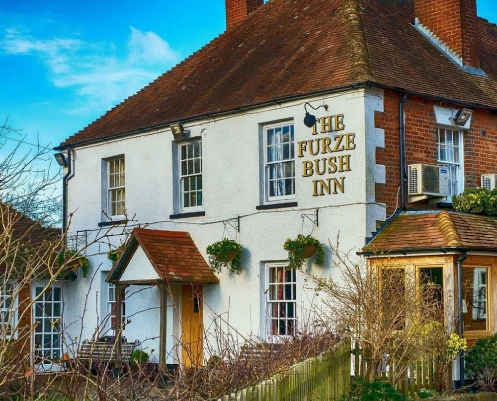 Hotel The Furze Bush Inn