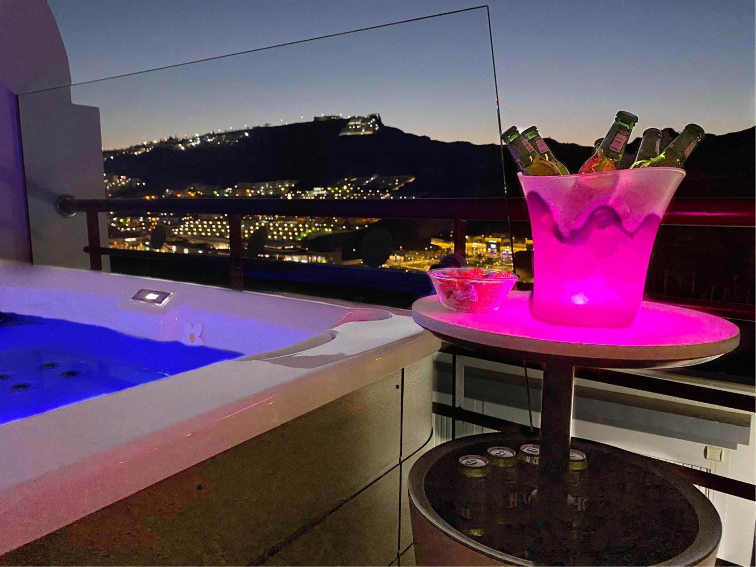 Hotel Villa Mogan Mall, Con Jacuzzi