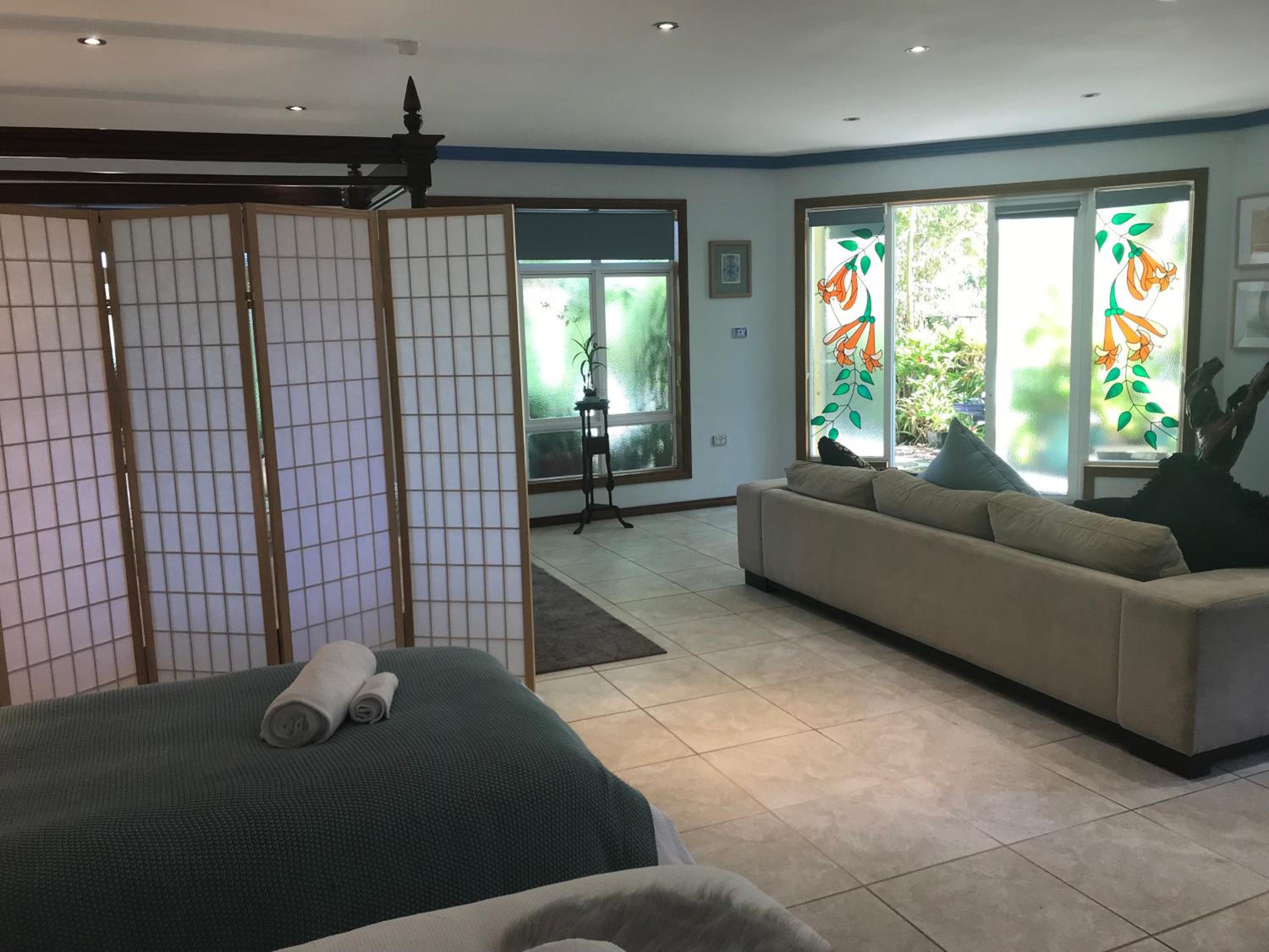 Hotel Taj On Byrnes - Private Luxury Apartment In The Heart Of Mareeba Town
