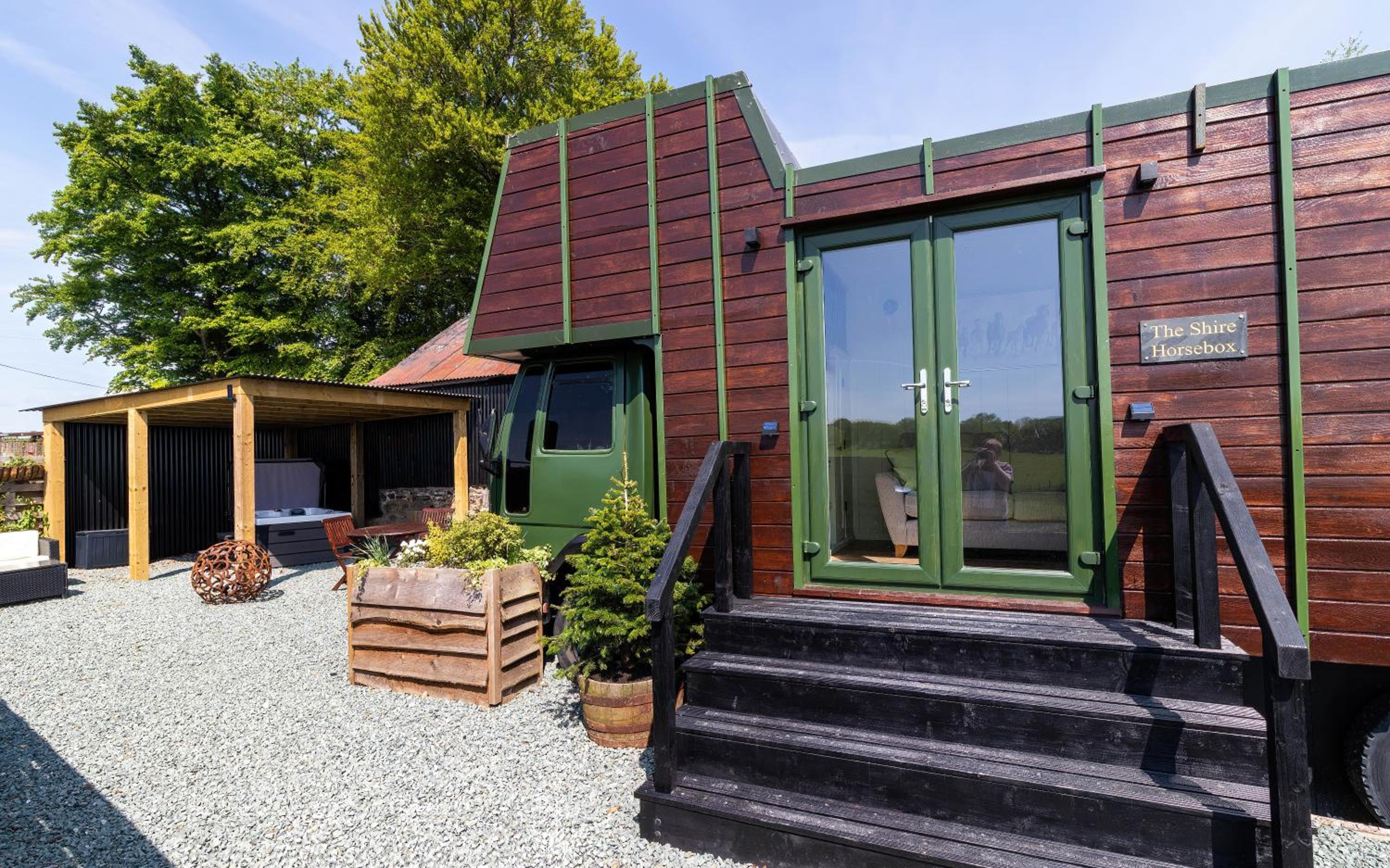 Hotel The Shire Luxury Converted Horse Lorry With Private Hot Tub Cyfie Farm