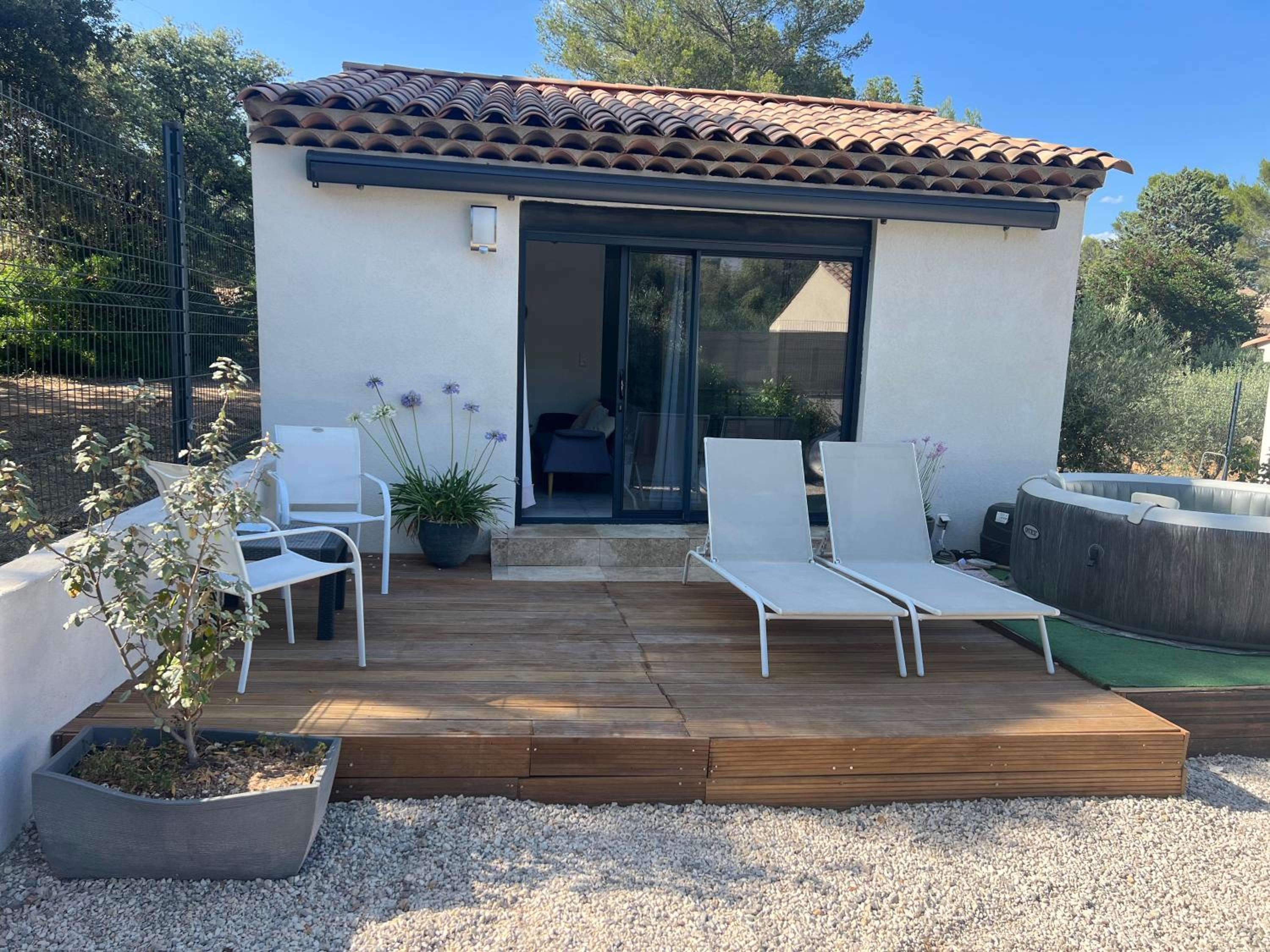 Hotel Maisonnette 32m2 Climatise Avec Jacuzzi Au Calme.