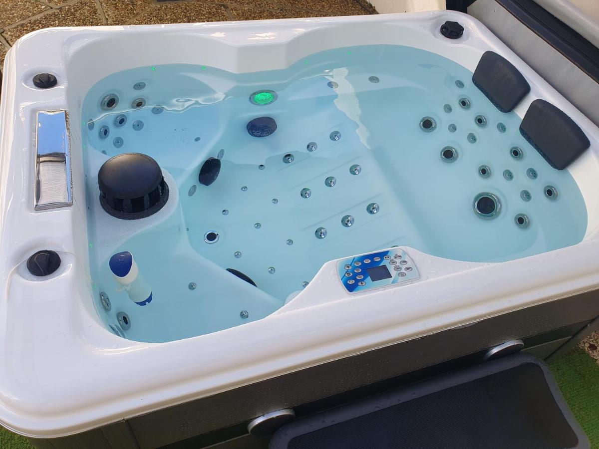 Hotel L Embrun Jacuzzi
