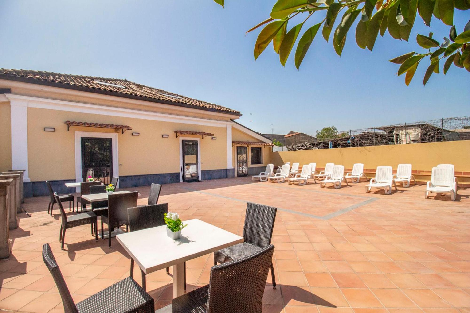 Hotel Royal Playa Suite and Apartament -private parking-