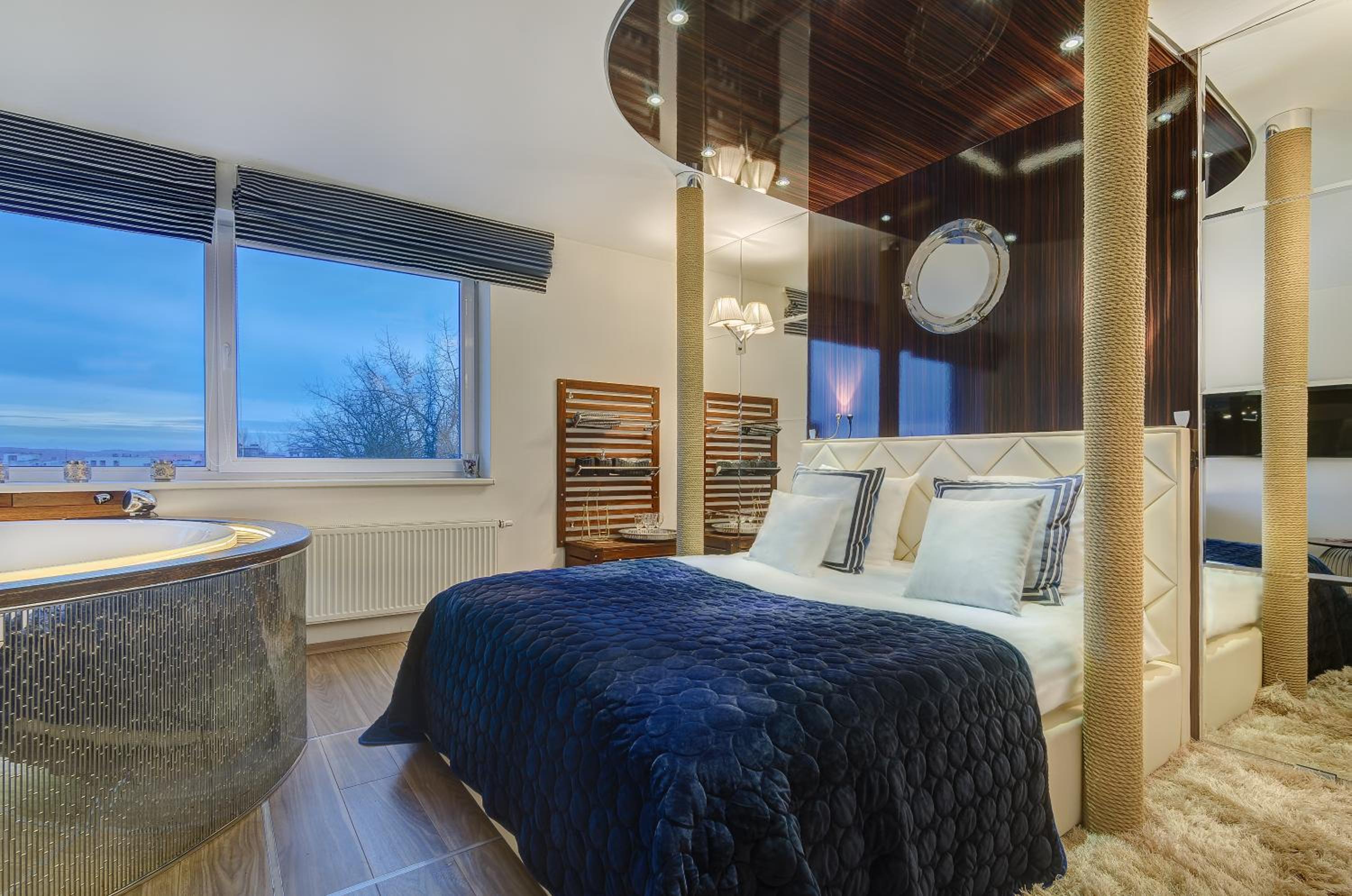 Hotel June Street Apartments