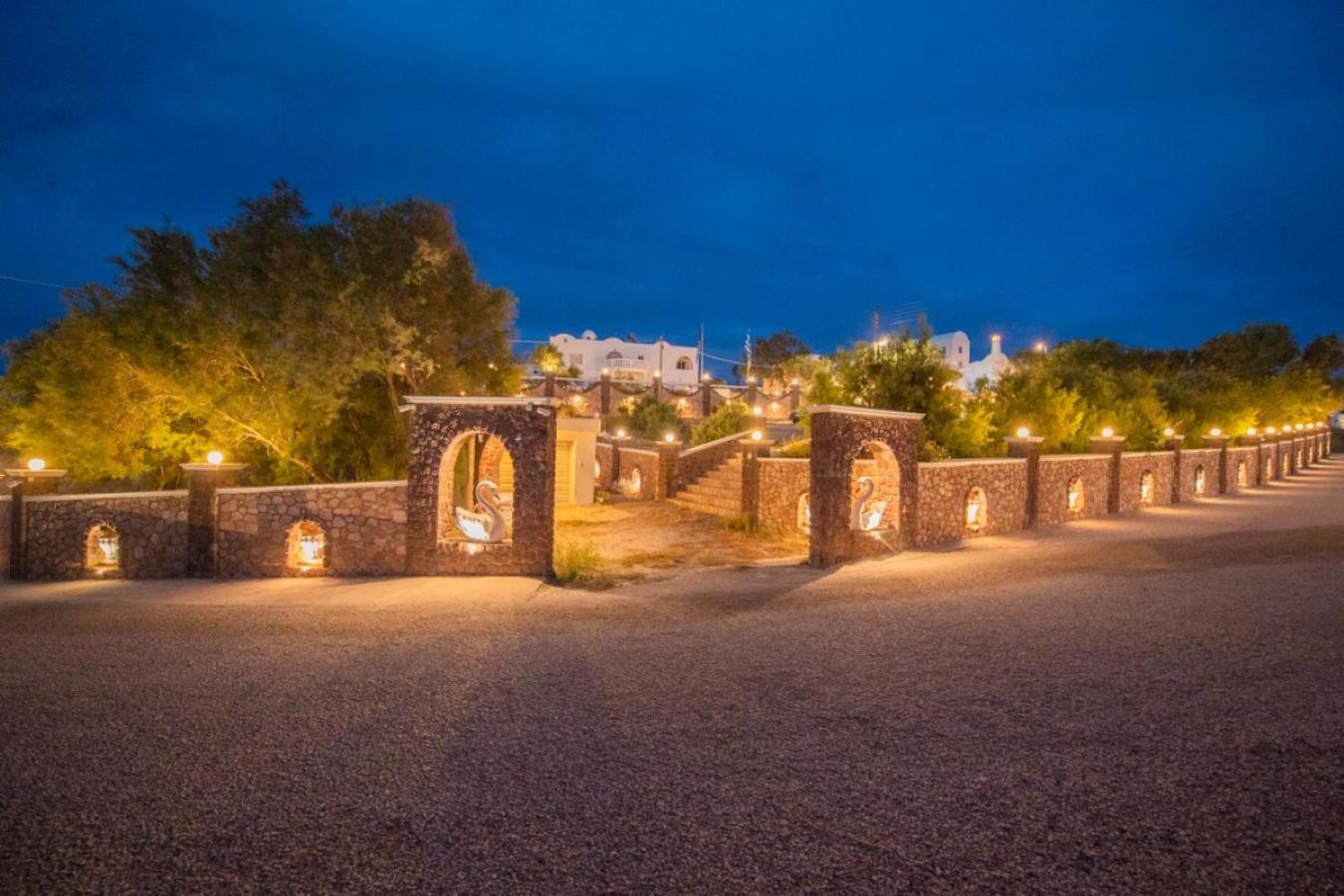 Hotel Starlight Luxury SeaSide Villa & Suites