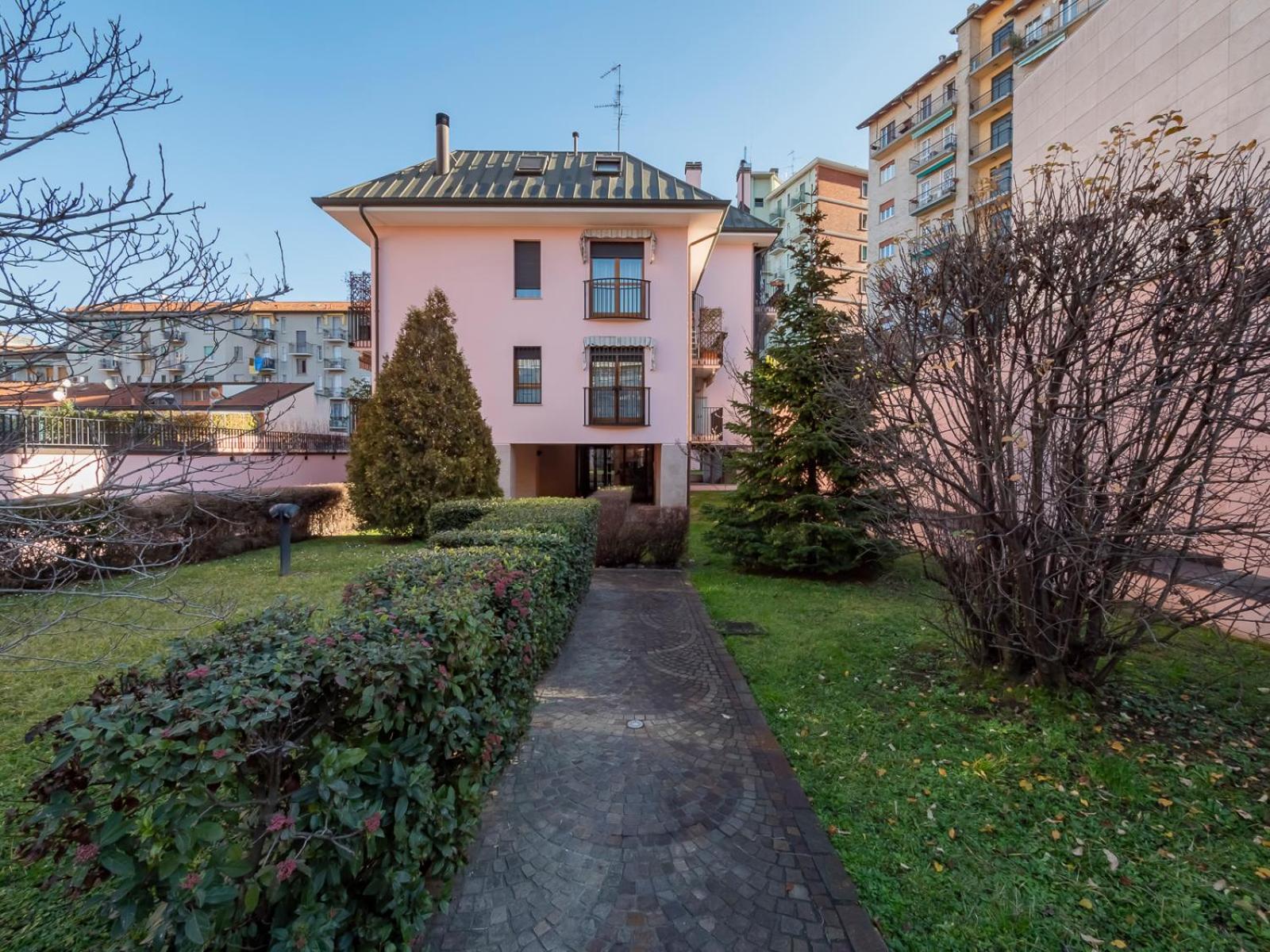 Hotel Luxury & Elegant Penthouse - City Life