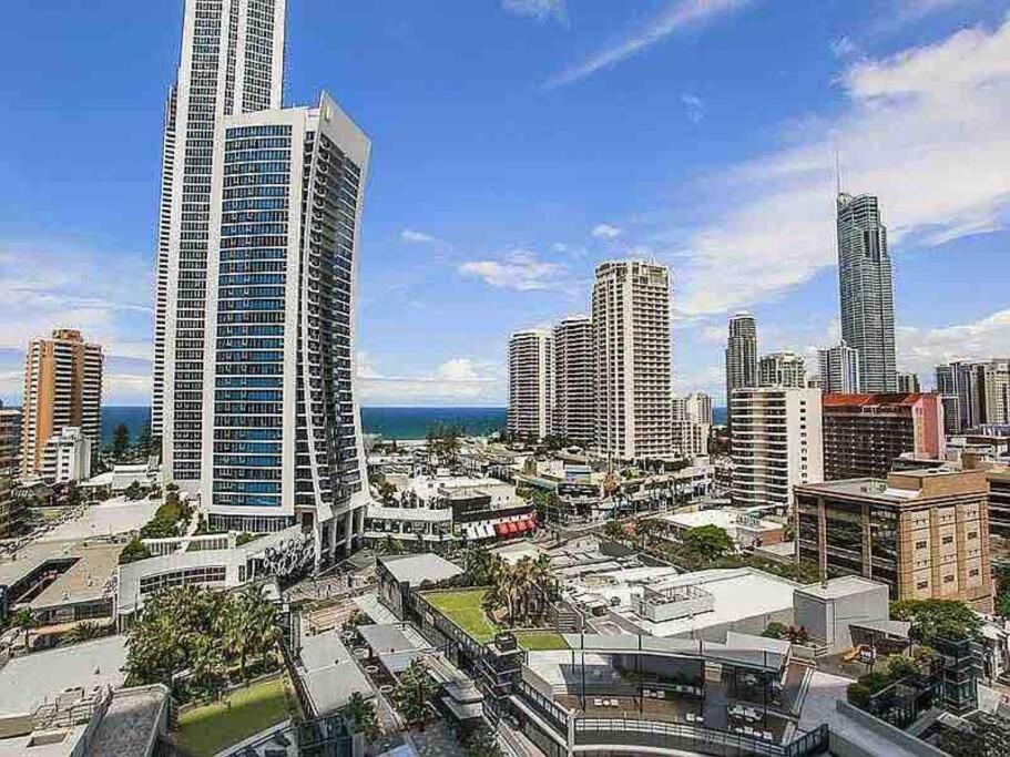 Hotel High Floor Ocean Views In The Heart Of Surfers Paradise!