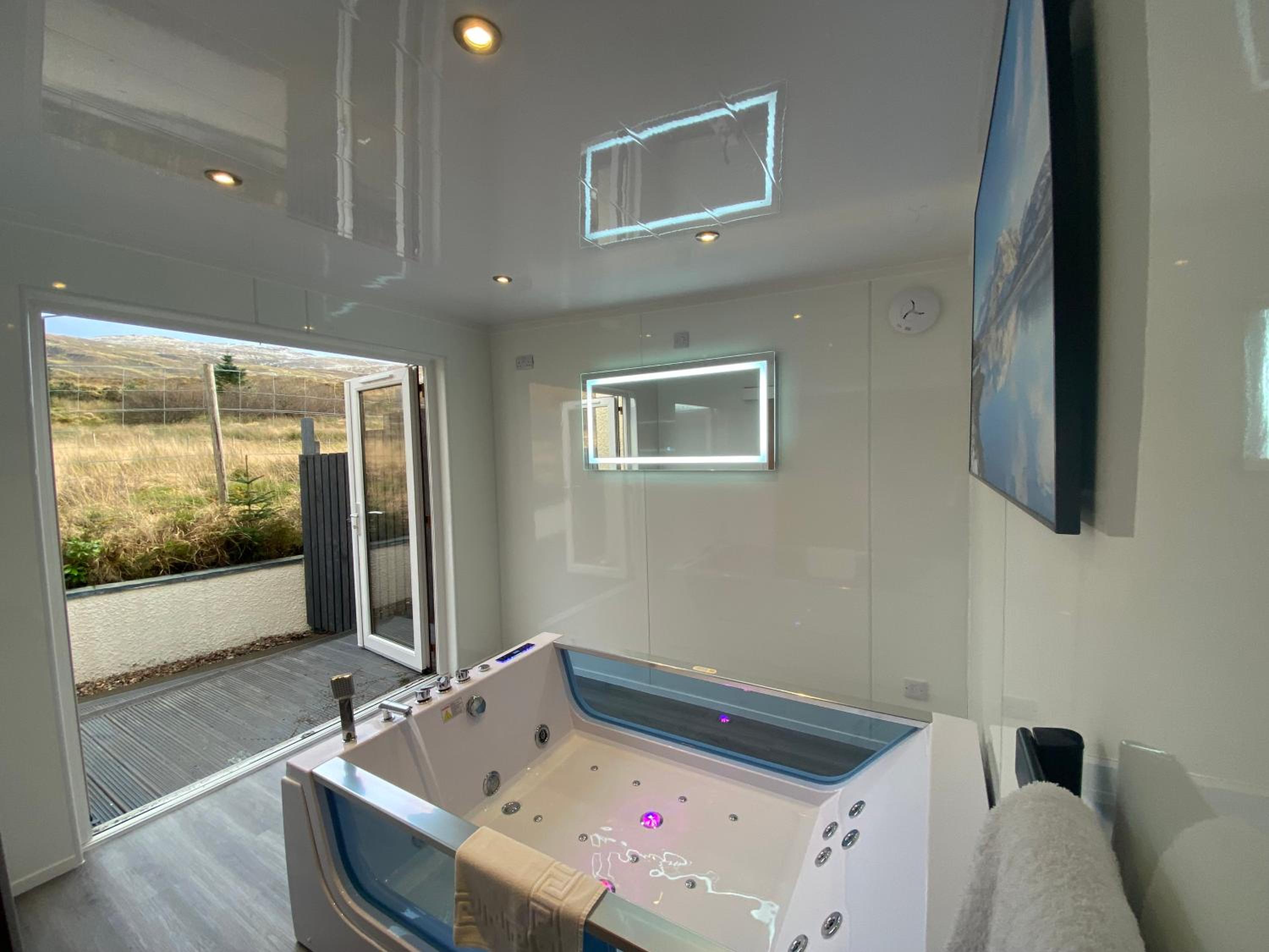 Hotel Highland Stays - Ben View Room & Jacuzzi Bath