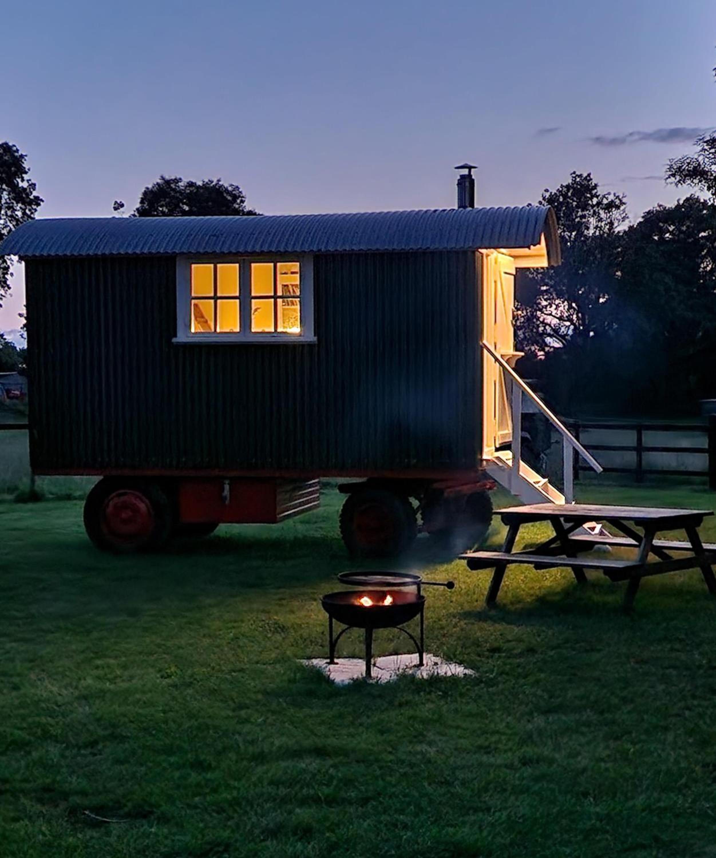 Hotel The Delkin Shepherds Huts Castle Combe