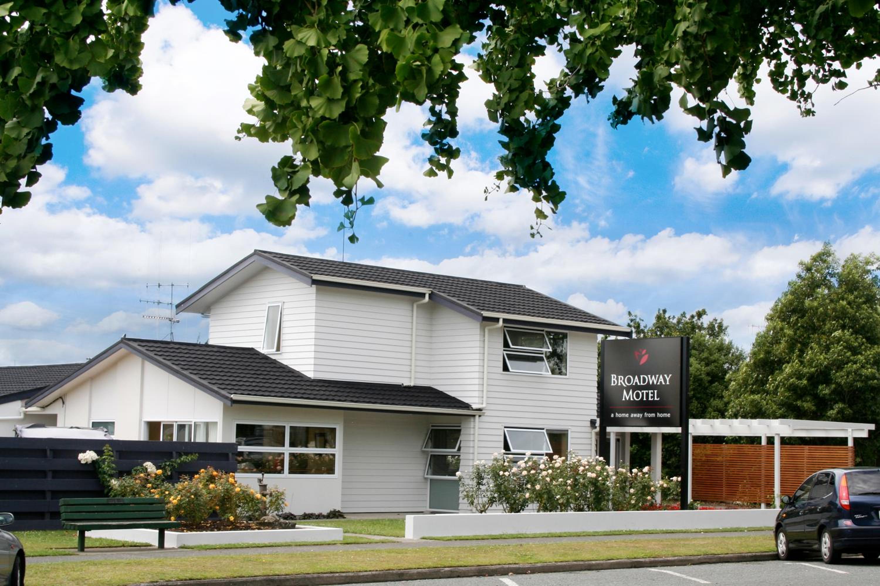 Hotel Broadway Motel & Miro Court Villas