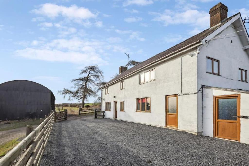 Hotel Upper Caerfaelog Farmhouse