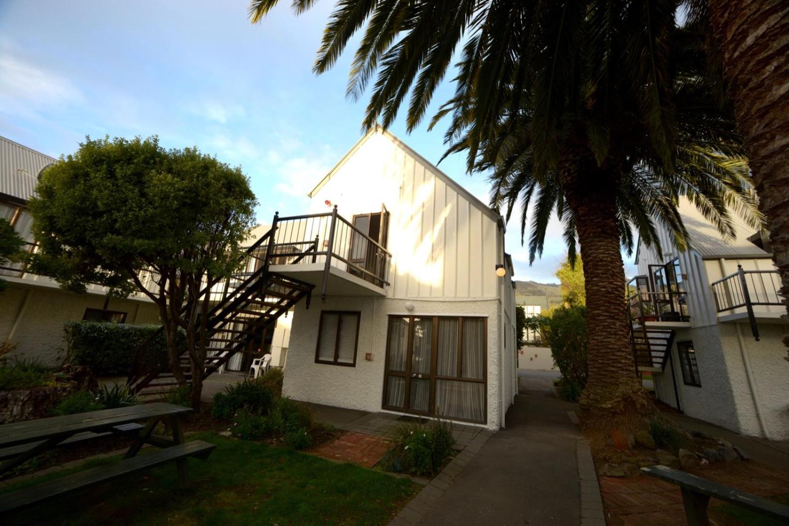 Hotel Akaroa Village Inn