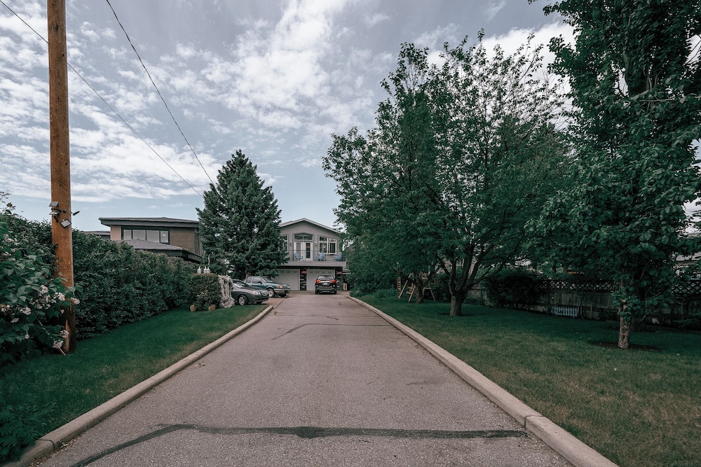 Hotel Along River Ridge