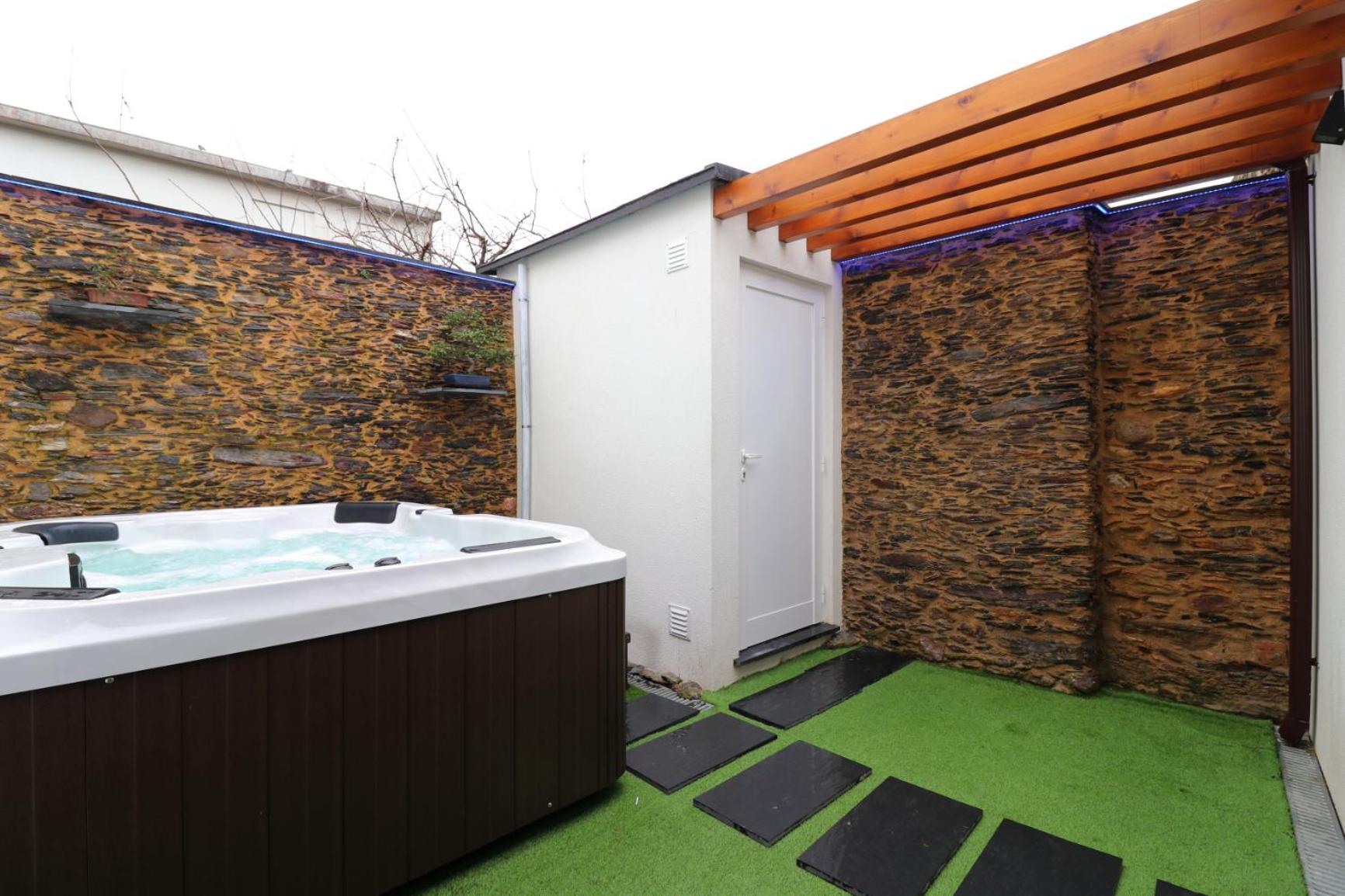 Hotel Dainty House