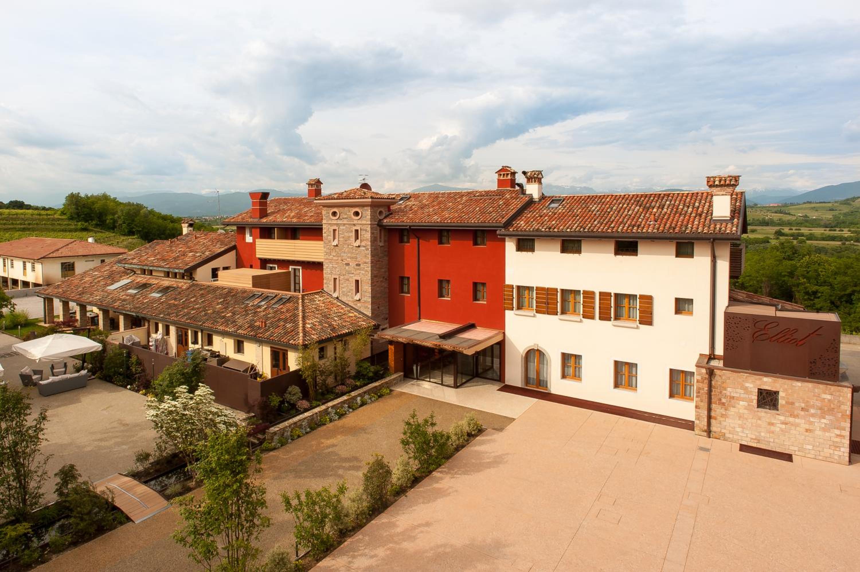 Hotel Elliot Osteria e dormire in collina