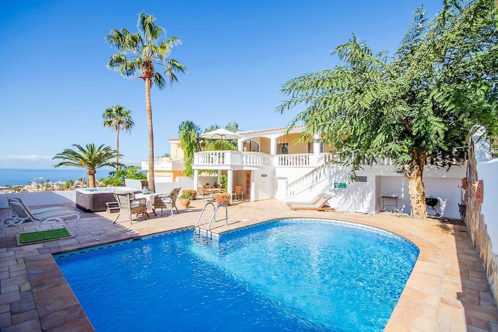 Hotel Villa With Private Pool, Jacuzzi & 360deg Sea Views