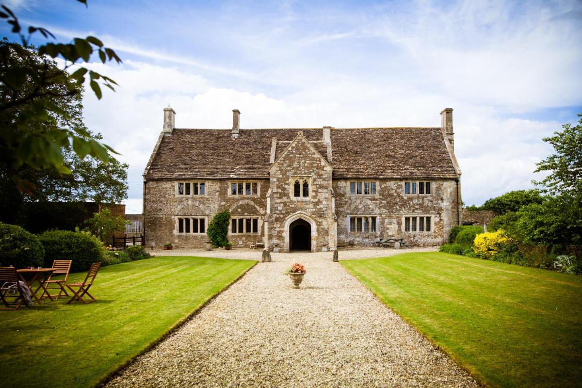 Hotel Seymours Court