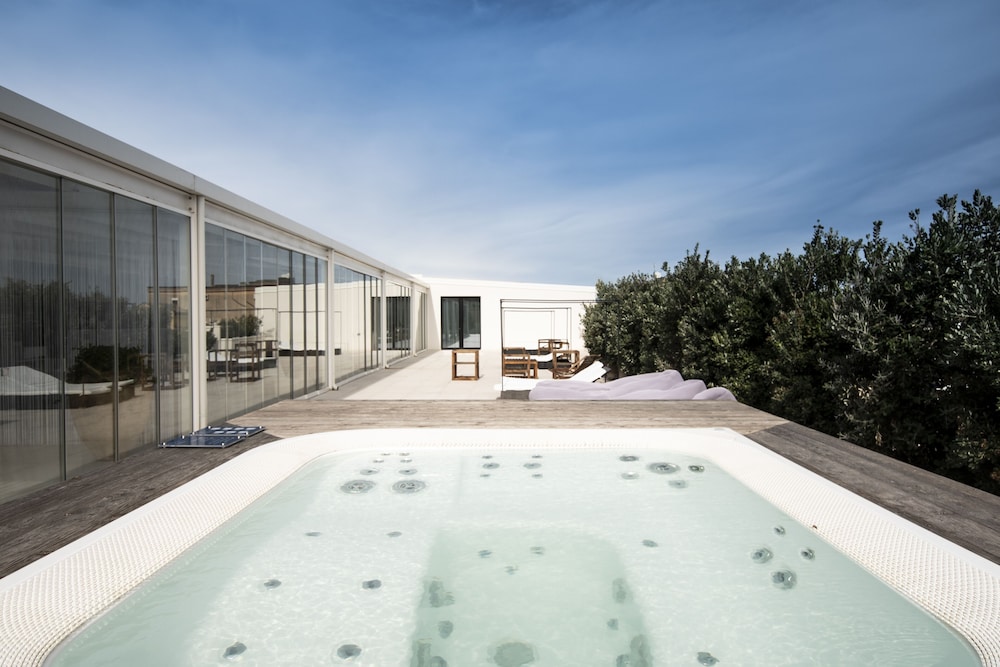 Hotel Alkamuri Posh Hotel & Spa