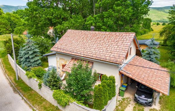 Hotel Holiday Home Lika Mazin