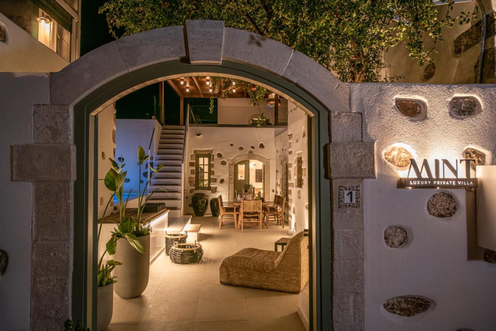 Hotel Mint Villa Private Pool And Jacuzzi By Checkin