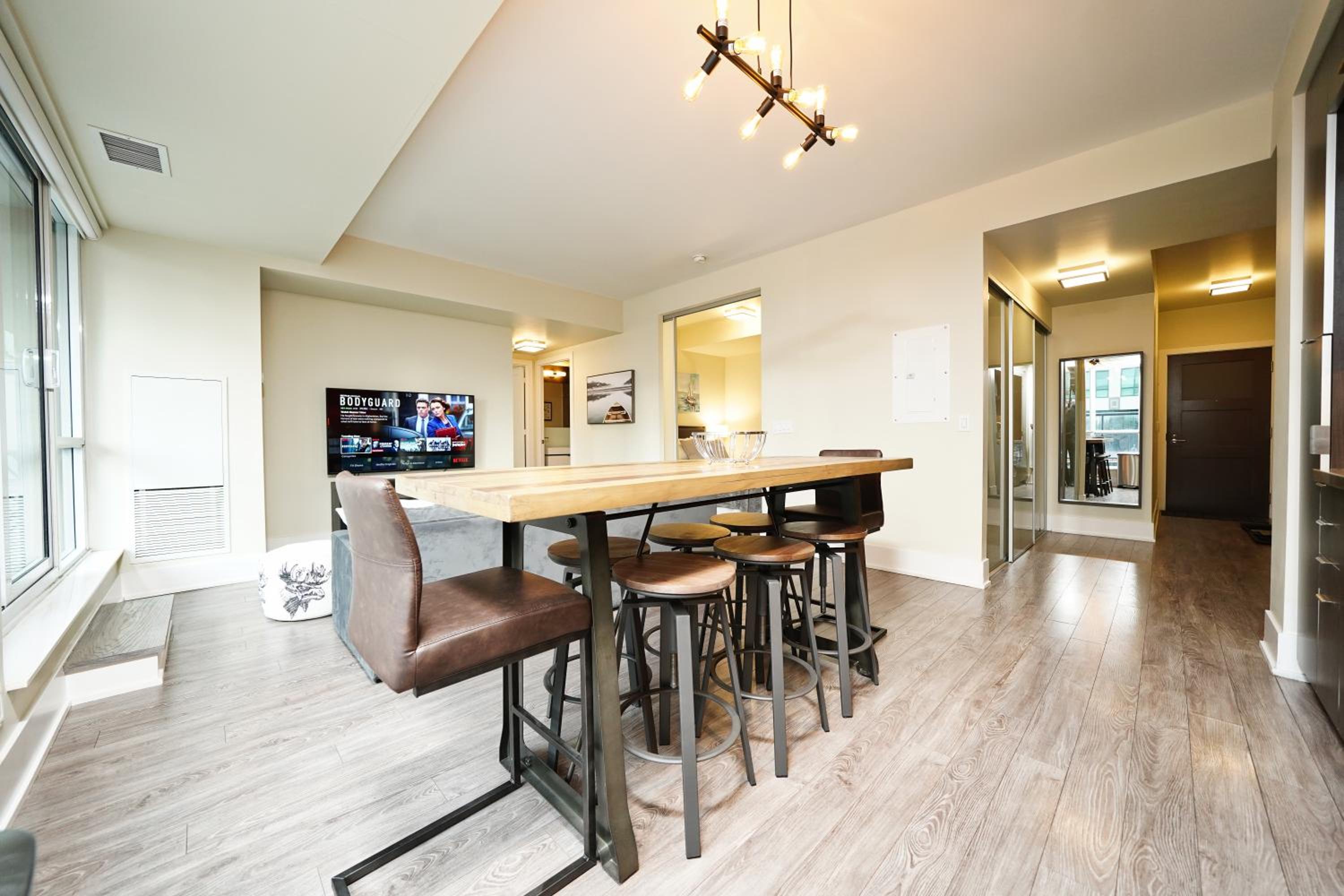 Hotel RivetStays - The Atmos